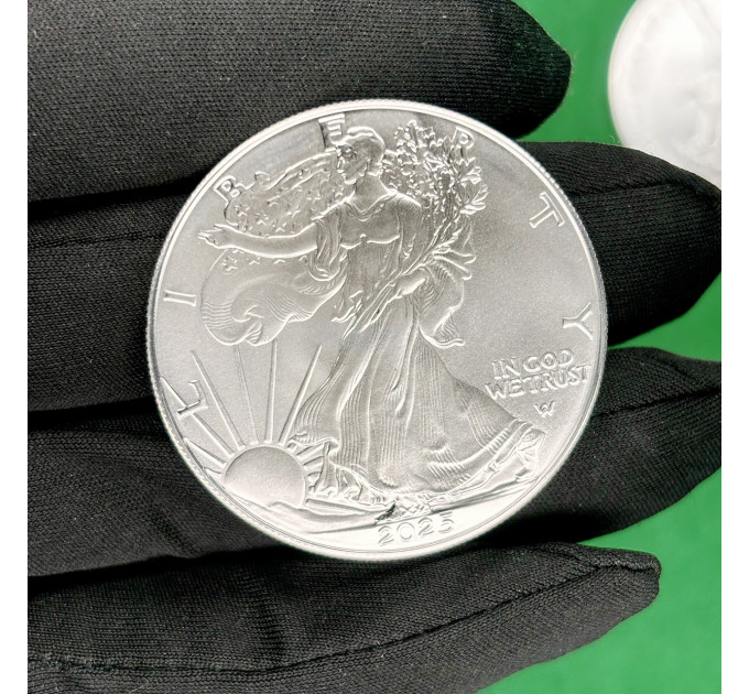 Серебряная монета 1$ Орёл Liberty 1oz 2025 года США