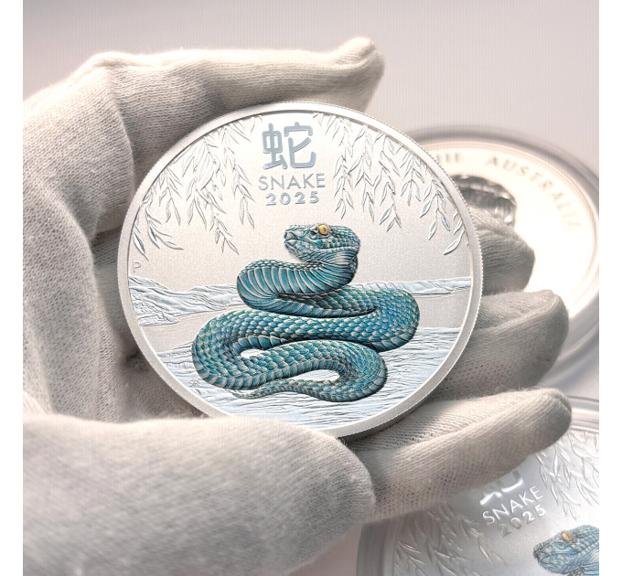 Цветная серебряная монета 8$ Год Змеи 5 oz 2025 Австралия