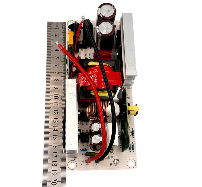 Зарядний пристрій 29.4V 30A 820W — імпульсний перетворювач AC-DC для Li-ion та LiFePO4